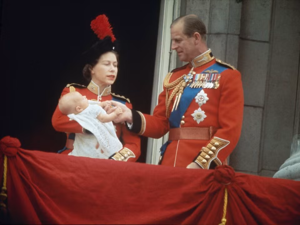 Ngày 10/3/1964, Nữ hoàng Elizabeth II và Hoàng thân Philip vui mừng chào đón người con trai út của họ, Hoàng tử Edward.