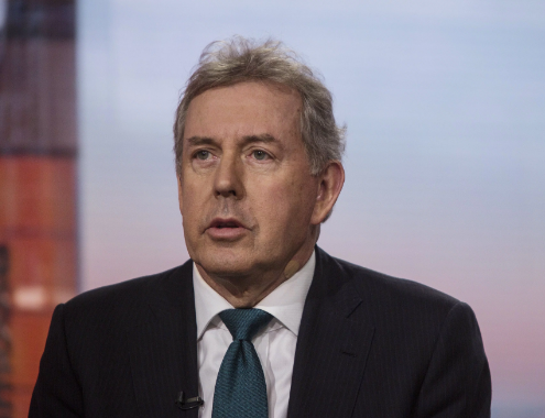 Đại sứ Darroch sinh ngày 30/4/1954 tại ngôi làng Nam Stanley ở Durham, Anh. Ông theo học trường Abingdon và tốt nghiệp Đại học Durham với tấm bằng cử nhân ngành Động vật học vào năm 1975. Ảnh: The Sun.