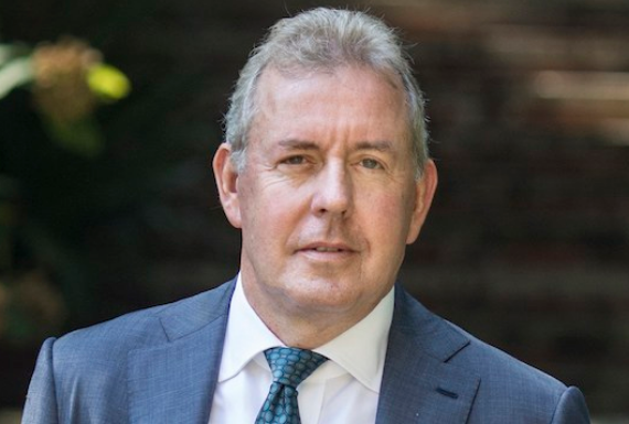 Về đời tư, Đại sứ Darroch kết hôn với bà Vanessa, hiện là giáo viên, vào năm 1978 và họ có hai người con. Ảnh: ANN.