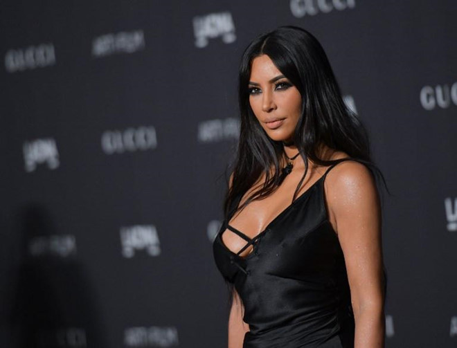 "Người đẹp siêu vòng 3" Kim Kardashian vốn được biết đến là nữ hoàng thị phi mới đây đã dính vào vụ lùm xùm khi cô đặt tên kimono cho thương hiệu nội y sắp ra mắt. Ngay sau đó, cô Kim phải hứng "mưa chỉ trích" và khiến thị trưởng Kyoto phải viết tâm thư. Ảnh: AFP.