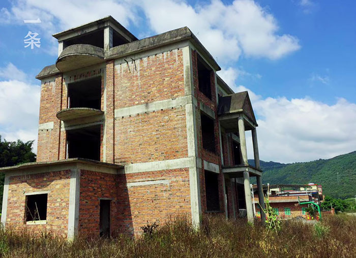 "Lúc đầu đó chỉ là một câu nói đùa. Đó là vào năm 2008. Chúng tôi nói với nhau rằng chúng tôi sẽ ở bên nhau khi 60 tuổi và sống cùng nhau cho tới cuối đời”.