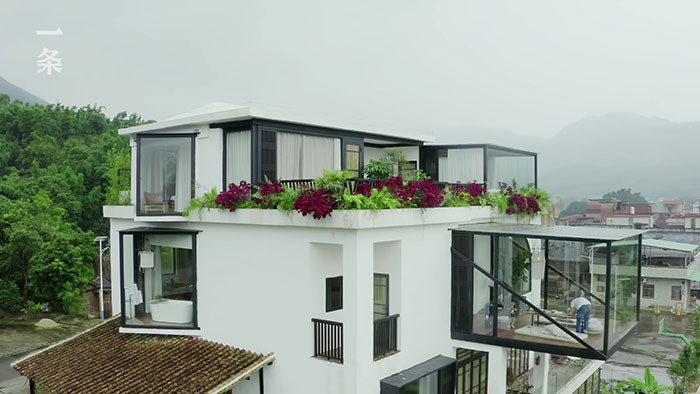 Căn nhà tuyệt đẹp và đáng ngưỡng mộ như tình bạn lâu năm của 7 người phụ nữ.