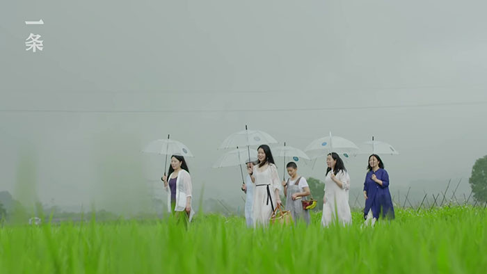 Người phụ nữ này cũng nói thêm rằng căn nhà mới của họ sẽ là nơi mà họ sống "bên nhau trọn đời" như một gia đình.