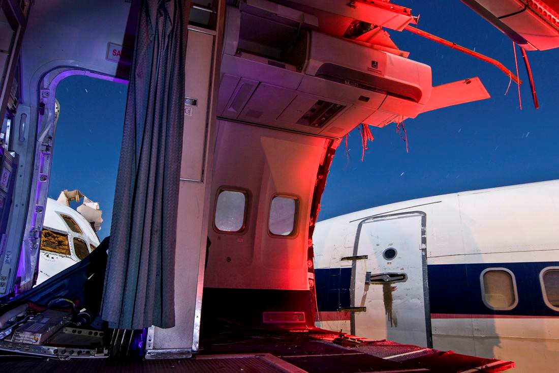 Bên cạnh những chiếc máy bay chiến đấu là hàng loạt máy bay thương mại, đã bị bỏ hoang từ lâu. Đây cũng chính là chủ đề ưa thích của nhiếp ảnh gia Paiva, người dành hơn 30 năm để chụp ảnh những khu vực bị bỏ hoang trên khắp nước Mỹ. Ảnh: CNN/Troy Paiva.