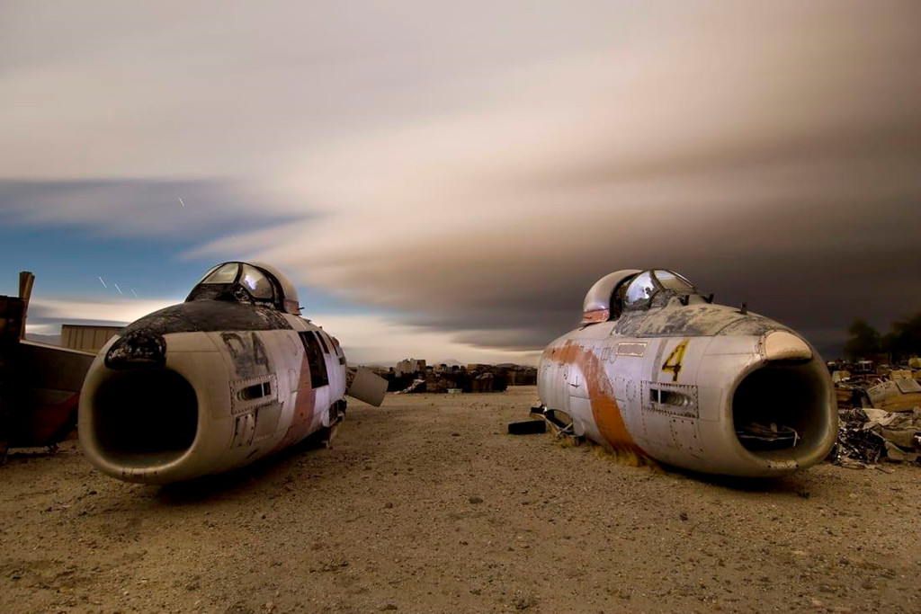 Phần còn lại của hai chiếc máy bay F-86 Sabre Jets, dòng máy bay này được đưa vào hoạt động vào năm 1949. Đây là loại máy bay chiến đấu được sản xuất nhiều nhất ở phương Tây, với tổng cộng 9.860 chiếc. Ảnh: CNN/Troy Paiva.