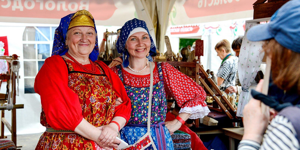 Người tham gia có thể chìm đắm trong những giai điệu vừa du dương vừa réo rắt của các nhạc cụ dân gian như sáo Swirel, trống Sami tambourine, sáo Sopilka, sừng thổi, sáo Ocarina, đàn accordion, đàn Balalaika...