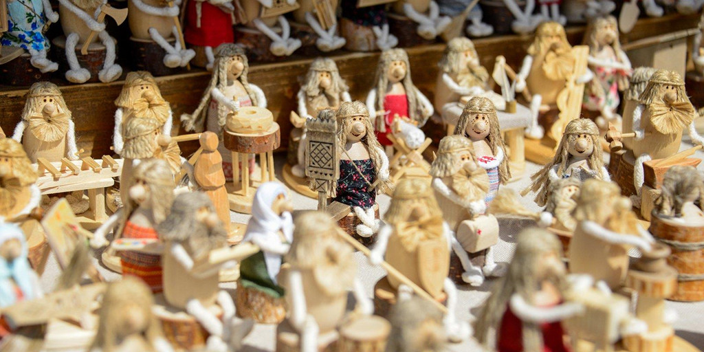 Các nhóm nhảy dân gian từ nhiều vùng trên cả nước như: Vologda, Cộng hòa Mari El, Saratov... đã đến với lễ hội.