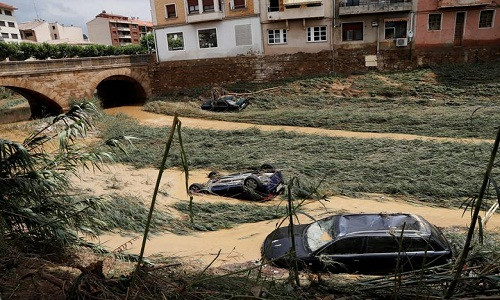 Được biết, nước sông Cidacos đã dâng cao từ 11 cm lên hơn 4 mét chỉ trong vài giờ, tràn ra đường và cuốn trôi mọi thứ trên đường đi của nó.