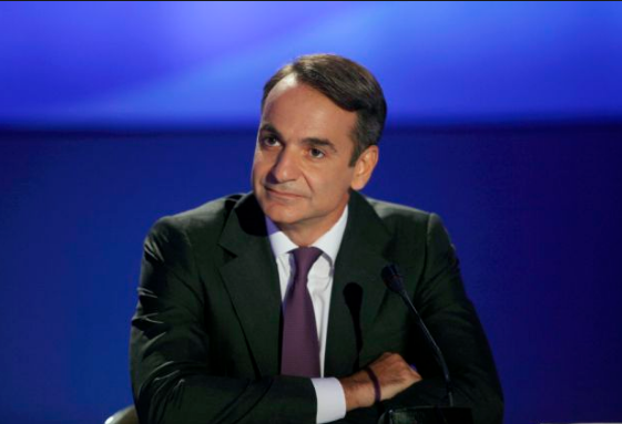 Từ tháng 6/2013 đến tháng 1/2015, ông Kyriakos là Bộ trưởng Cải cách Hành chính. Tháng 1/2016, ông được bầu làm Chủ tịch Đảng Dân chủ Mới (ND). Ảnh: HDN.