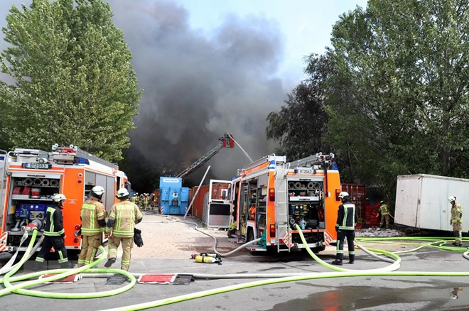 Được biết, chợ Đồng Xuân Berlin là khu chợ lớn nhất của cộng đồng người Việt tại Berlin, nằm ở quận Lichtenberg, phía đông thủ đô nước Đức. Khu chợ này nằm trên khu đất có diện tích tương đương 24 sân bóng đá. Ảnh: TTXVN.