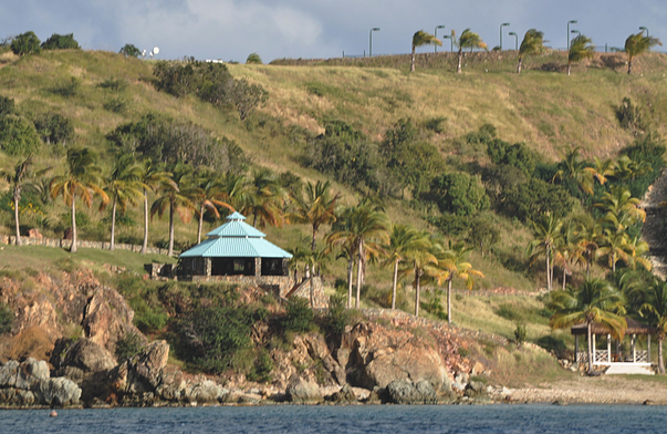 Trong khi đó, ít nhất một cô gái khẳng định đã tham gia vào các bữa tiệc "thác loạn" và quan hệ tình dục với Epstein cùng với nhiều người khác trên hòn đảo. Ảnh: CC.