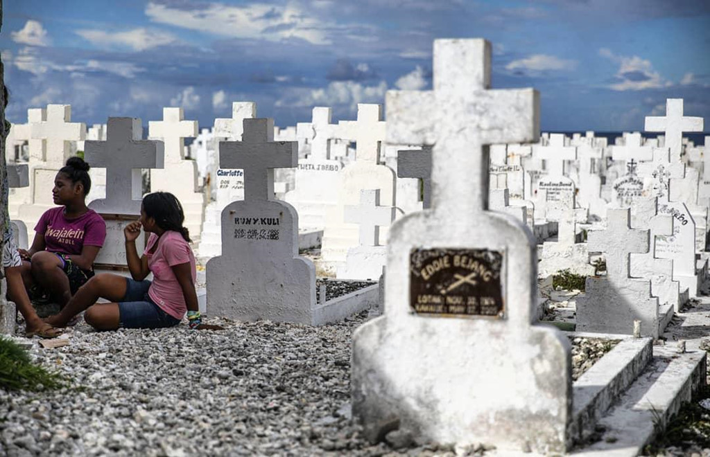 Hơn 6 thập kỷ trôi qua, người dân Marshall vẫn phải gánh chịu nhiều hậu quả từ vụ thử hạt nhân kinh hoàng. Trẻ em sinh ra bị dị tật, số người qua đời vì ung thư vẫn gia tăng. Ngày nay, cuộc sống của người dân Marshall vẫn phải sống chung với những nguy hiểm rình rập từ các chất phóng xạ.