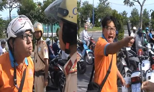 Chiều 8/4, hình ảnh camera ghi nhận Nhan Hồng Phong (38 tuổi, ngụ quận 5) điều khiển xe gắn máy chạy quá tốc độ qui định nên tổ Cảnh sát giao thông đã ra hiệu lệnh dừng xe Phong. Khi tổ Cảnh sát giao thông yêu cầu đo nồng độ cồn, Phong có thái độ bất hợp tác liên tục lăng mạ, sử dụng các ngôn từ dung tục thóa mạ tổ Cảnh sát giao thông. Ảnh cắt từ clip.