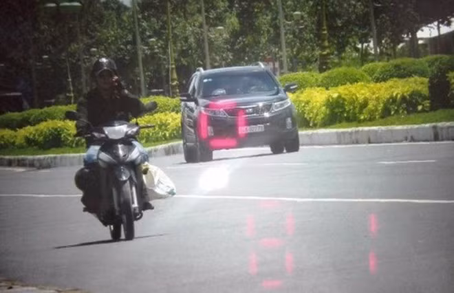 Chiều 17/7, đại tá Trần Minh Thành, Trưởng Công an quận Bình Thủy (TP Cần Thơ), cho biết đơn vị đã kiểm tra thiết bị kiểm tra tốc độ của tổ tuần tra trên đường Võ Văn Kiệt vào trưa 14/7. Hình ảnh trích xuất từ camera cho thấy ôtô biển số tỉnh Vĩnh Long, chở trung tướng Võ Văn Liêm chạy với tốc độ 81 km/h, quá tốc độ cho phép của đoạn đường là 70km/h. Ảnh: Công an cung cấp.