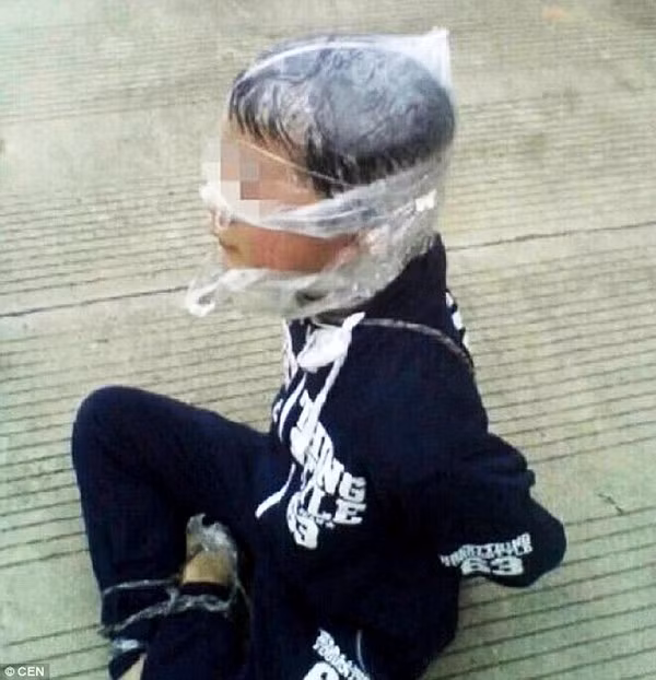 Trong 84% các vụ bắt cóc thất bại, trẻ thoát được nhờ hành động của chính mình, 35% chủ động chống cự và 49% bỏ chạy. Do đó, cha mẹ cũng nên hướng dẫn con vài kỹ năng để đối phó với hung thủ. Các chuyên gia khuyên rằng, trẻ phải la lên hết sức và chống cự bằng mọi cách. Tìm cách báo động cho người khác biết mình bị hại.