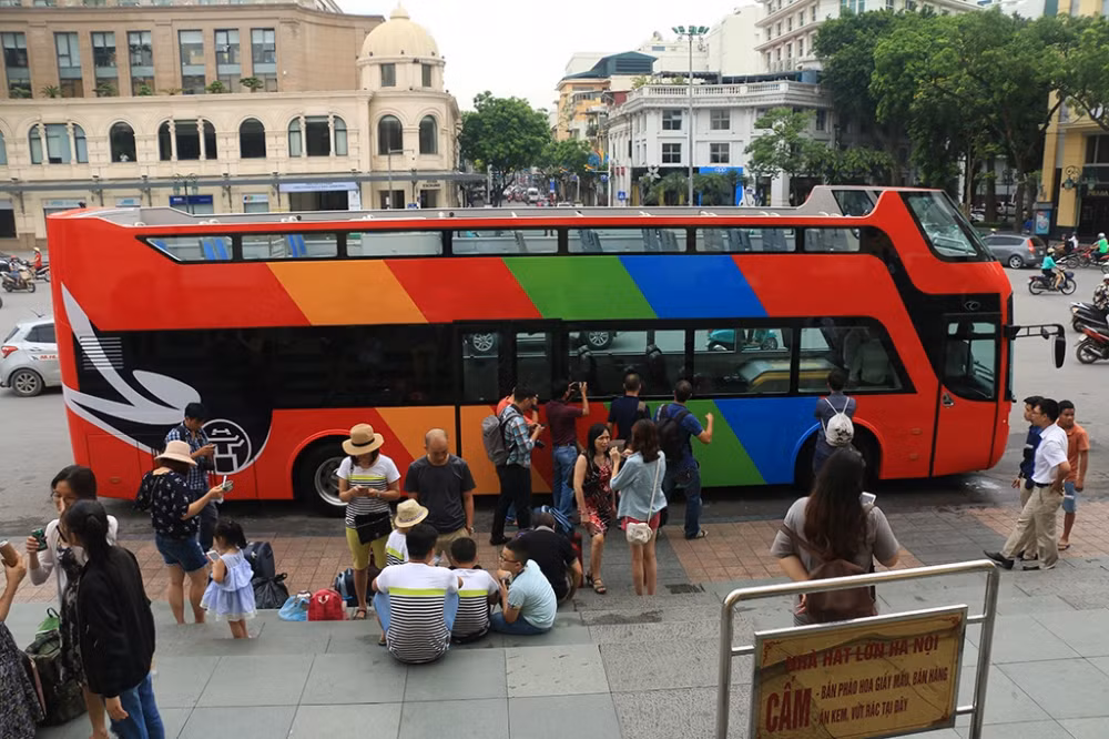 Lo ngai gi khi chay xe buyt 2 tang o Ha Noi?