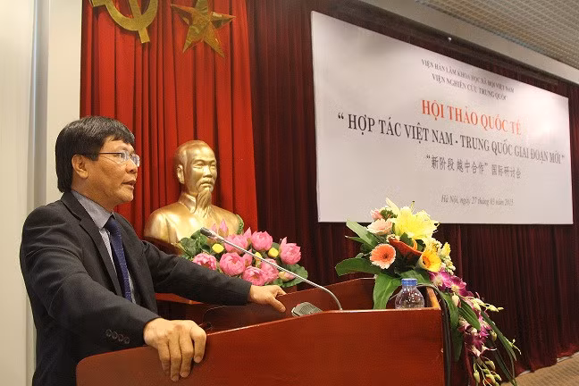 GS. TS. Nguyễn Quang Thuấn, Chủ tịch Viện Hàn lâm Khoa học xã hội Việt Nam, sinh năm 1959 tại Bắc Ninh. Ông tốt nghiệp Đại học Tổng hợp Hà Nội năm 1983 ngành kinh tế chính trị. Ông có học vị tiến sĩ kinh tế vào năm 1993 và được phong hàm giáo sư vào năm 2010. Ảnh: Thu Trang.