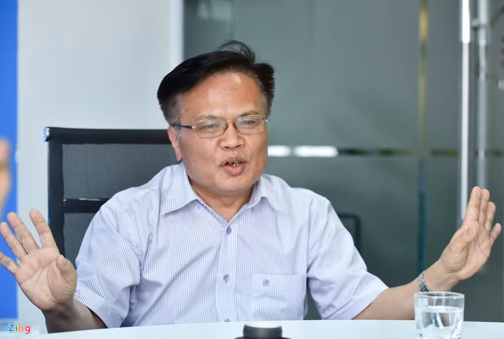 TS. Nguyễn Đình Cung, Viện trưởng Viện nghiên cứu quản lý kinh tế Trung ương, tốt nghiệp Đại học kinh tế Praha, Tiệp Khắc (trước đây) năm 1982, chuyên ngành Kinh tế ngoại thương. Ông có học vị thạc sĩ ngành kinh tế phát triển ĐH Manchester (Anh), học vị tiến sĩ ngành kinh tế phát triển của CIEM (Việt Nam). Ảnh: Việt Hùng.