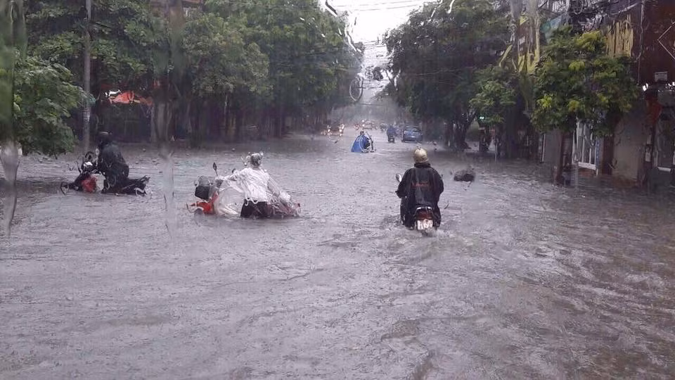 Đường Tô Hiệu, Hà Đông mênh mông biển nước. Ảnh: otofun.