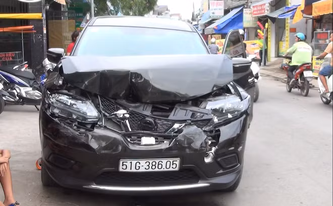 Một vụ tai nạn giao thông nghiêm trọng trên xảy ra vào khoảng 18 giờ ngày 13/7, trên đường Bình Hoà 24, KP.Đồng An 2, P.Bình Hoà, TX.Thuận An, tỉnh Bình Dương khiến 4 người thương vong. Ảnh: Người đưa tin