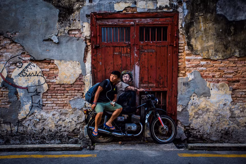 Trên bản đồ chỉ có mấy bức tranh nổi tiếng, nên bạn hãy truy lùng gắt gao những điểm khuất để có được những bức tranh ngộ nghĩnh và độc đáo nhé.