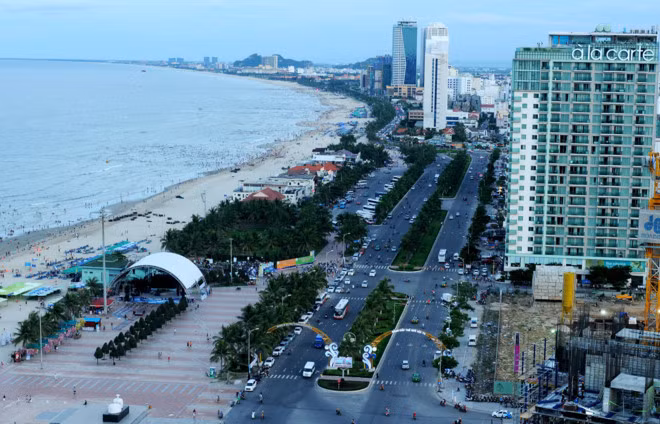 Thieu bai dau xe, oto tran duoi long duong Da Nang