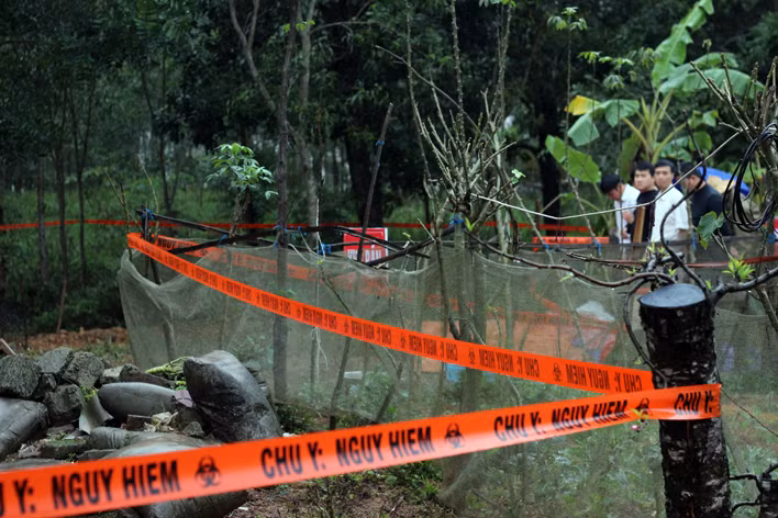 Lực lượng chức năng khẩn trương tổ chức giám sát, khoanh vùng, điều tra, xử lý ổ dịch cúm A/H7N9.