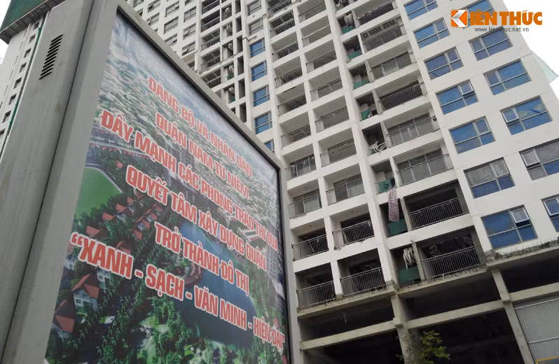 Hàng chục bảng thông báo viết sai chính tả giữa phố nhưng các lực lượng chức năng không phát hiện ra?