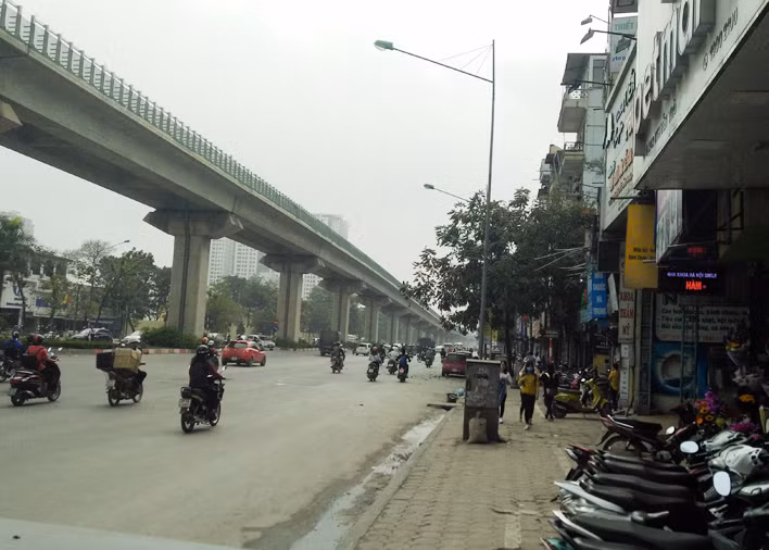 Trả lời về tình trạng này, lãnh đạo UBND phường Thanh Xuân Trung cho biết, đã nắm được thông tin, đồng thời sẽ họp mặt với công an phường để chỉnh lại vạch kẻ sao cho hài hòa nhất.