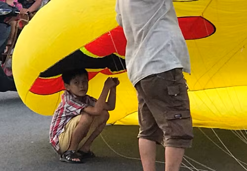 Dieu khong lo doa cuon tre em len troi o Sai Gon-Hinh-3