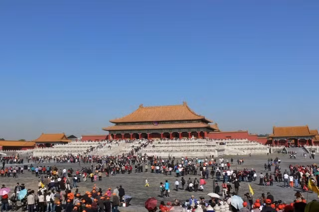 Tử Cấm Thành là nơi ở của các bậc vua chúa Trung Quốc cùng hậu cung trong suốt 500 năm (từ thế kỷ 15 đến năm 1911). Di tích lịch sử nổi tiếng này là một trong những địa điểm du lịch hút khách nhất ở Trung Quốc.