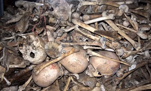 Hàng ngàn người này bị giết chết bằng những vũ khí rùng rợn kèm theo đó là những bộ hài cốt, đầu lâu, vết máu... vô cùng rùng rợn. Hiện Tuol Sleng trở thành bảo tàng trưng bày những bằng chứng về tội ác kinh hoàng của Khmer đỏ đối với người dân Campuchia.