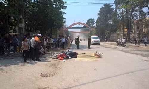 Hiện trường vụ tai nạn thương tâm khiến hai mẹ con tử vong.