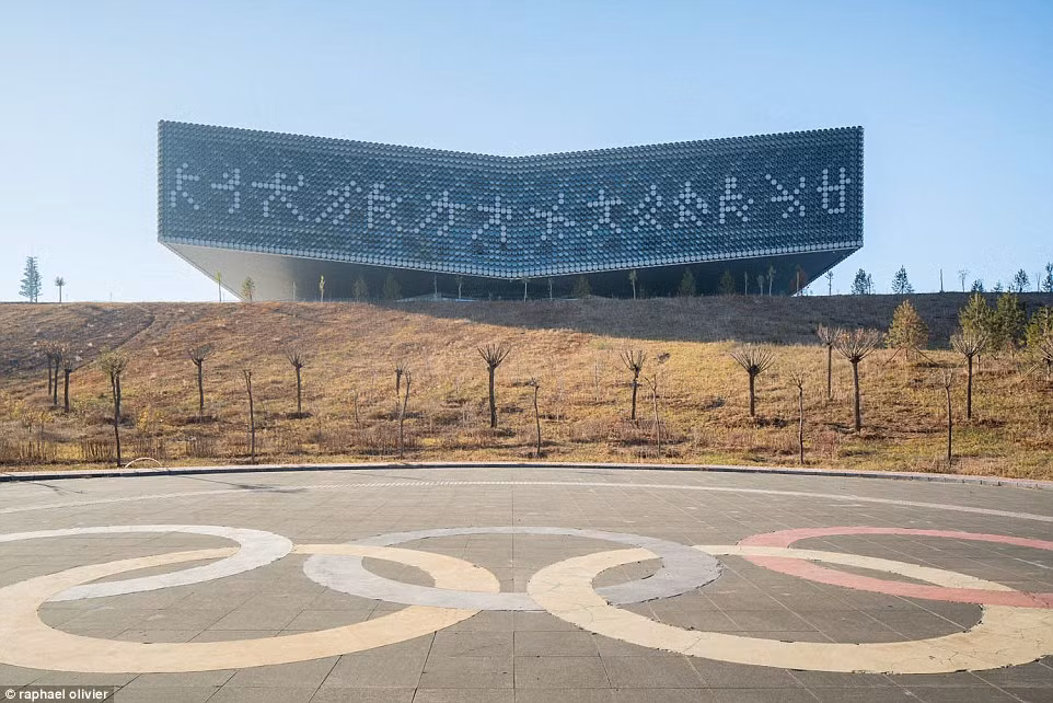 Khung cảnh đìu hiu, trống trải tại thành phố Ordos khiến nhiều người lạnh sống lưng.