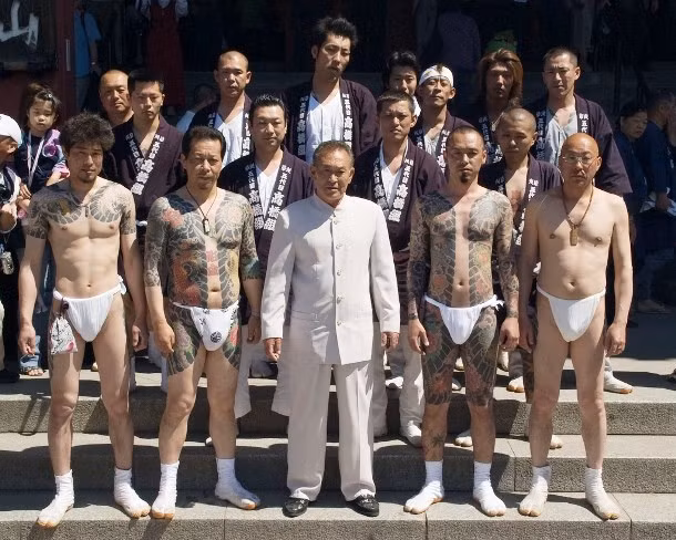 Theo ước tính, hiện có hơn 58.000 thành viên của băng đảng Yakuza hoạt động ở Nhật Bản và có hơn 102.000 thành viên băng đảng quyền lực này ở các nước khác trên thế giới. Điều này khiến cho Yakuza trở thành tổ chức tội phạm lớn nhất thế giới.