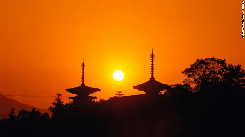 Chùa Yakushiji nằm ở cố đô Nara, Nhật Bản là một những di sản thế giới được UNESCO công nhận. Ngôi chùa này cũng là trụ sở trường Hosso của Phật giáo Nhật Bản.