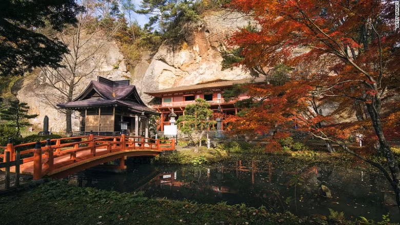 Khu vực di tích lịch sử Hiraizumi nổi tiếng với những công trình cổ kính được xây dựng hài hòa với thiên nhiên tạo nên phong cảnh tuyệt đẹp.