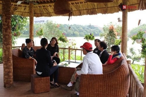 Cận cảnh đoàn gia đình bác A.