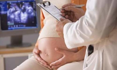 Me con san phu tu vong trong phong mo o mien Tay