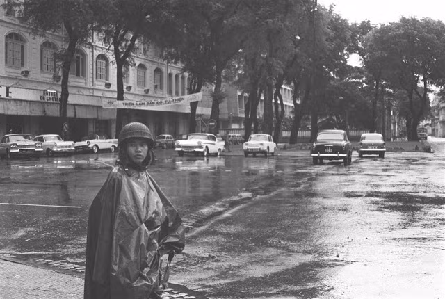 Hình ảnh Sài Gòn trong một ngày mưa. Ảnh chụp tháng 8/1964.