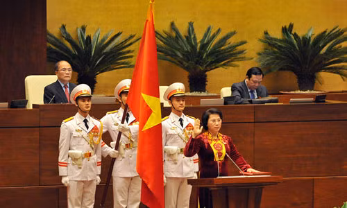 Ngày 31/3, bà Nguyễn Thị Kim Ngân đã trở thành nữ Chủ tịch đầu tiên trong lịch sử Quốc hội Việt Nam và cũng là lãnh đạo nữ đầu tiên trong các chức danh chủ chốt tuyên thệ nhậm chức trước Quốc hội. Bà Ngân là một trong những nữ lãnh đạo cấp cao của Việt Nam.