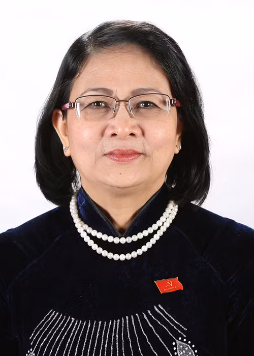 Bà Đặng Thị Ngọc Thịnh sinh năm 1959, quê Quảng Nam, từng đảm nhiệm các chức vụ: Phó Chủ tịch Thường trực Hội Liên hiệp Phụ nữ Việt Nam, Phó Bí thư Tỉnh ủy Vĩnh Long, Bí thư Tỉnh uỷ Vĩnh Long, Phó Chánh Văn phòng Trung ương Đảng.