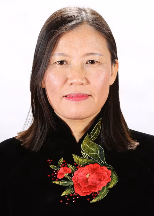 Bà Lê Thị Nga sinh năm 1964, quê quán: Hà Tĩnh. Chức vụ: Ủy viên Ủy ban Thường vụ Quốc hội, Chủ nhiệm Ủy ban Tư pháp của Quốc hội.