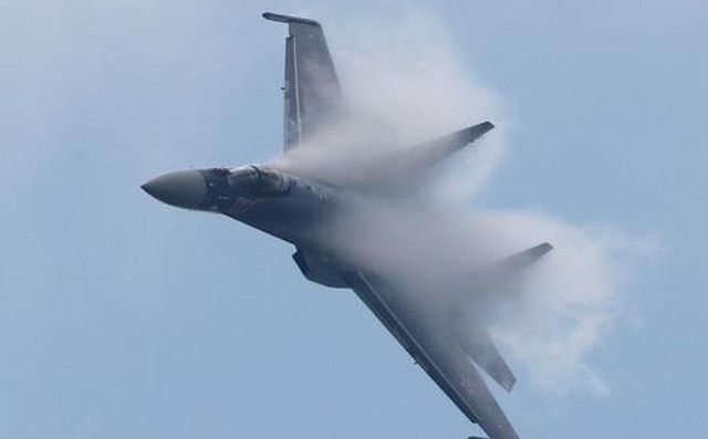 Điều này khiến các chuyên gia đặt ra câu hỏi vì sao Su-35 của Nga không tham gia chiến đấu để ngăn chặn các chiến đấu cơ cũng như máy bay không người lái của Thổ Nhĩ Kỳ xâm phạm không phận và gây ra thương vong lớn cho quân chính phủ Syria?