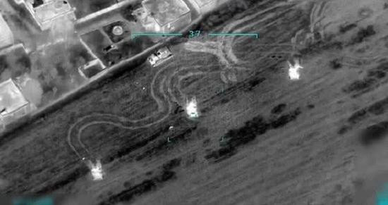 Phía Thổ Nhĩ Kỳ đã sử dụng nhiều máy bay không người lái vũ trang, gây nhiều thiệt hại cả về nhân lực và vũ khí trang bị cho Quân đội chính phủ Syria; nhiều đơn vị của Quân đội chính phủ Syria ở tỉnh Idlib về cơ bản mất khả năng chiến đấu sau các cuộc không kích của Quân đội Thổ Nhĩ Kỳ.