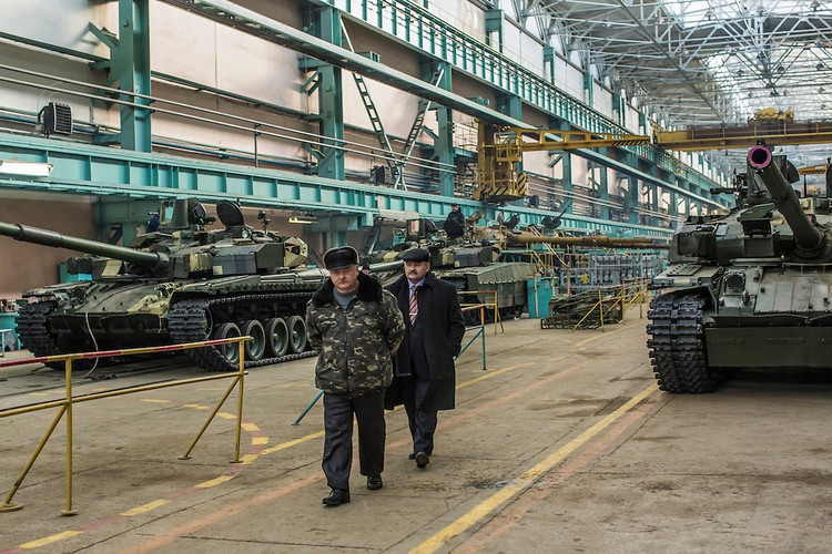 Sau một hoặc hai tháng, một cỗ máy hoàn toàn mới sẽ ra khỏi dây chuyền lắp ráp của nhà máy, theo các kỹ sư, chúng sẵn sàng cho tất cả các tình huống của chiến tranh hiện đại.