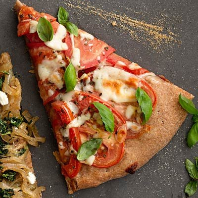 Pizza cà chua và pho-mát, vừa có ngoại hình bắt mắt, vừa tốt cho sức khỏe.