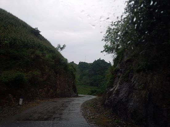  4. Đấu súng với băng đảng ma túy: Khoảng 4h5 ngày 19/7/2014, tại địa phận bản Thung Cuông, xã Vân Hồ, huyện Vân Hồ (tỉnh Sơn La), khi phát hiện một toán khoảng 25 tên có vũ trang đang vận chuyển ma túy vào địa bàn, công an đã phối hợp với các lực lượng chức năng khác triển khai đội hình vây bắt. Mặc dù cảnh sát đã bắn chỉ thiên, kêu gọi các đối tượng đầu hàng, nhưng các đối tượng đã chống trả quyết liệt, dùng súng bắn xối xả về phía cảnh sát.