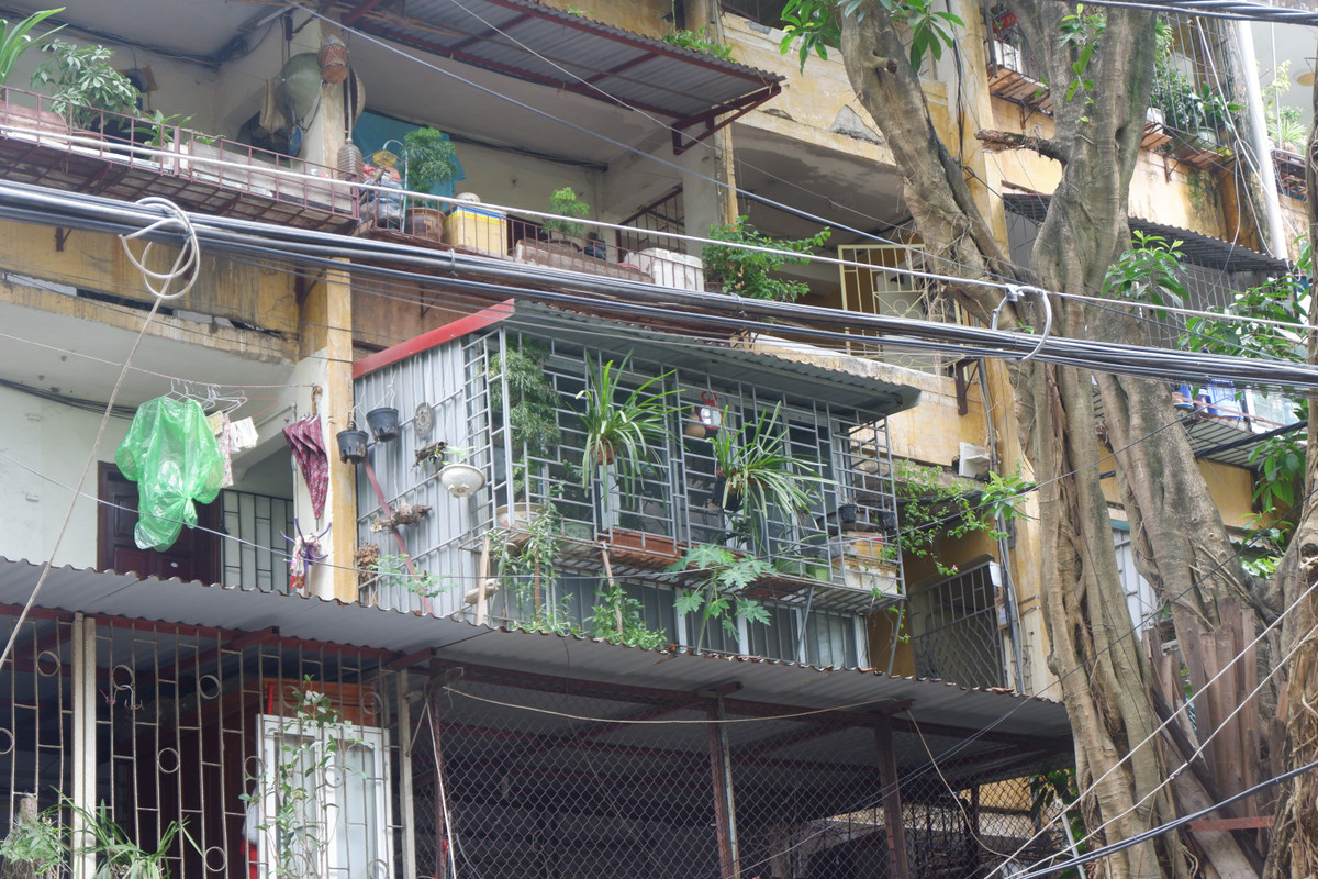 Ông Dũng cũng thừa nhận những "chuồng cọp" tiềm ẩn nguy cơ rất lớn ảnh hưởng đến tính mạng của người dân trong trường hợp xảy ra cháy nổ. Mặt khác, trong trường hợp xảy ra thiệt hại, địa phương sẽ phải chịu trách nhiệm.