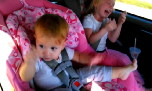 Be trai 1 tuoi nhay Gangnam Style gay sot mang